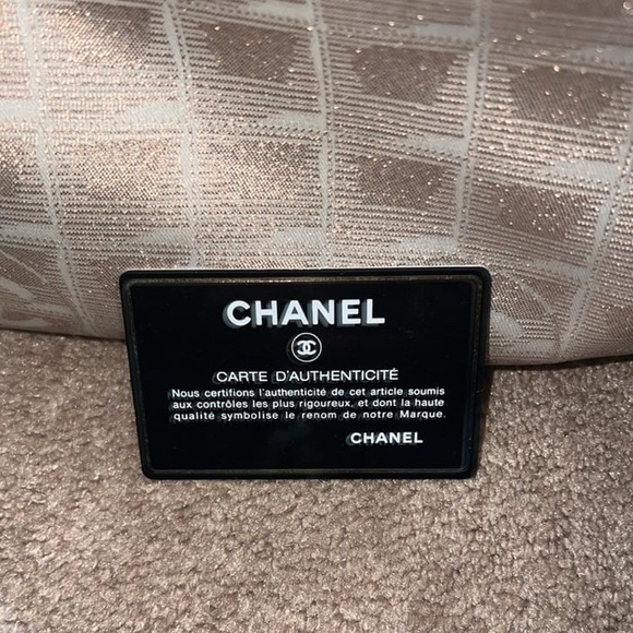 CHANEL Beige and White Travel Tote - Picture 2 of 9